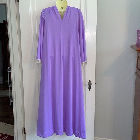 Vtg 60s Gossard Artimis lavender with cream lace long nylon robe & gown set - Picture 7 of 12